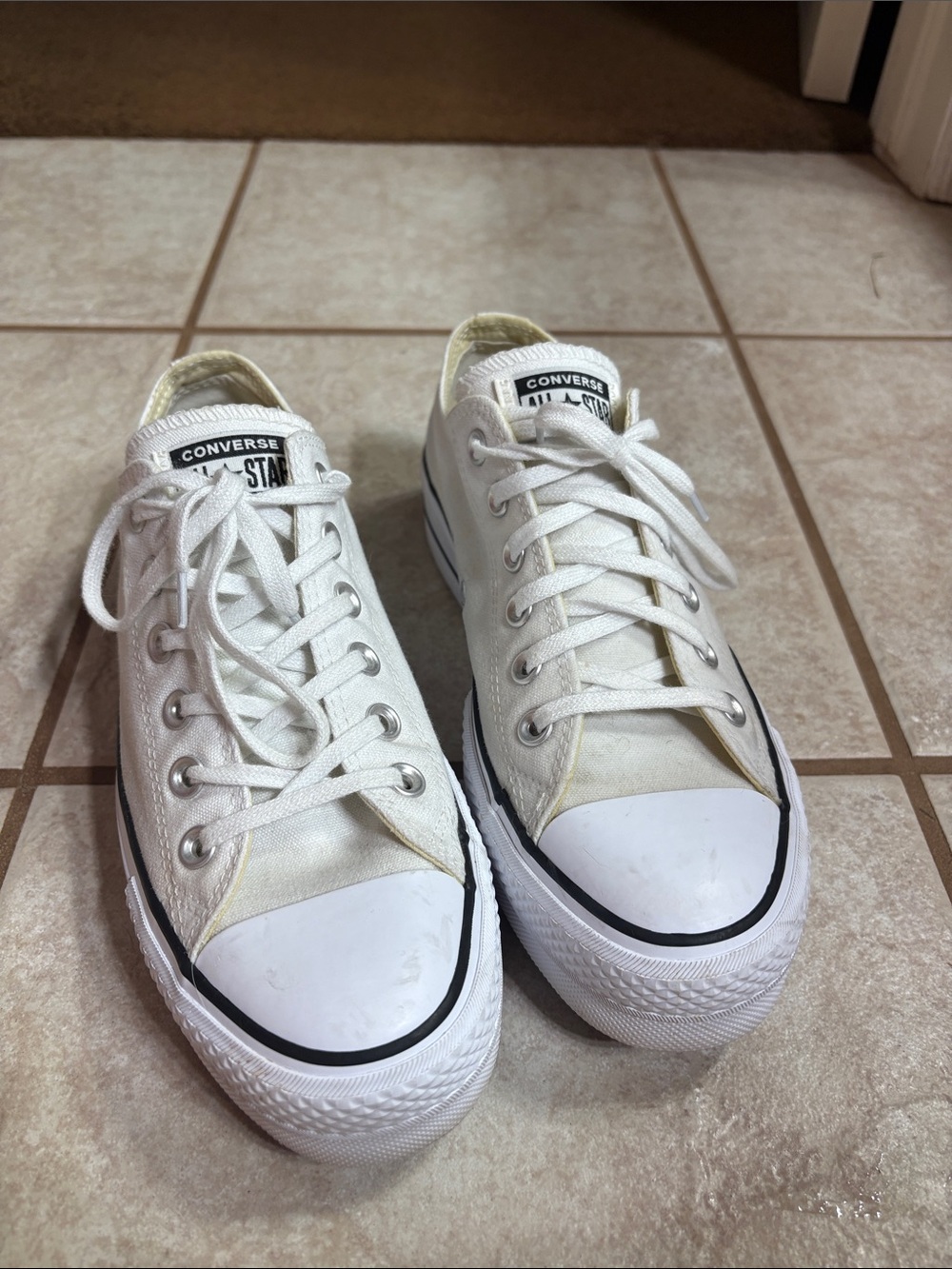 Size 8 Women’s platform converse
